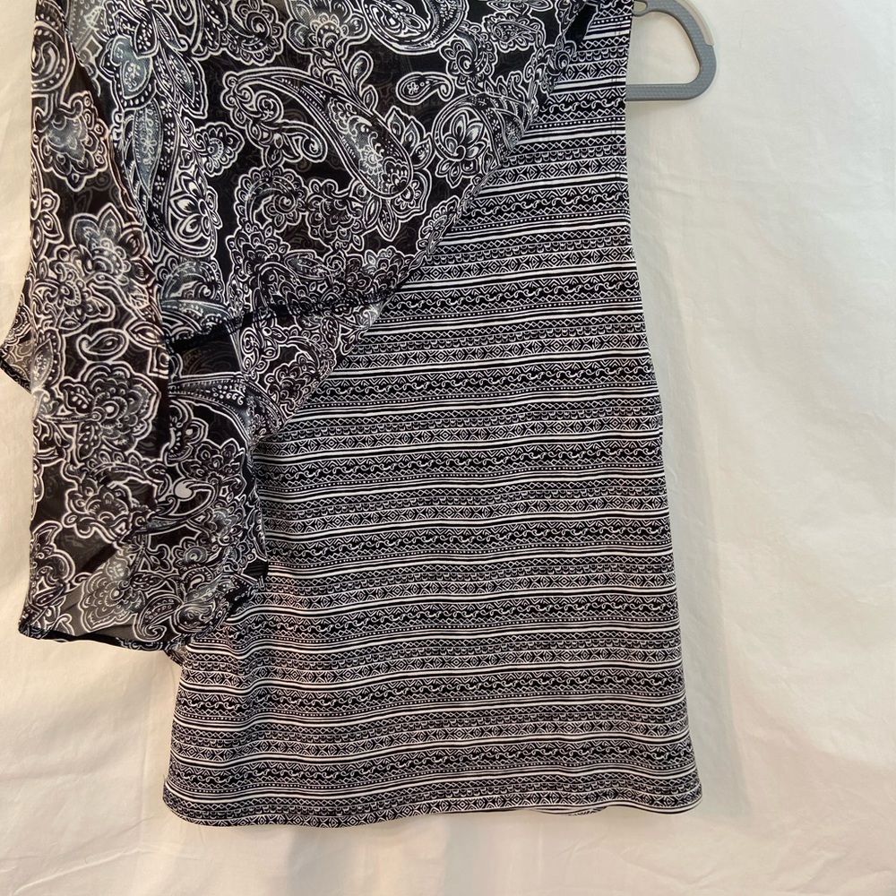 NWT, Kim Rogers, Flowy Sleeveless Black and White Shirt, Size Medium - Picture 6 of 16